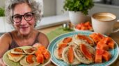 Ovesné mini lívanečky s papájou a mléčnou kávou připravené podle principů Metabolic Balance.